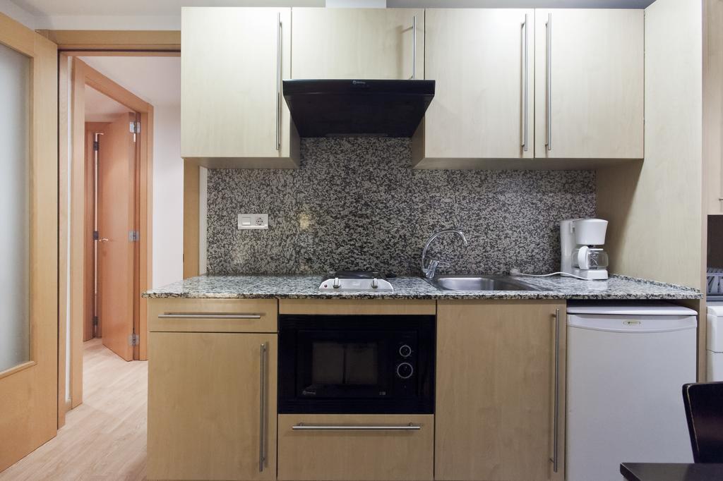 Apartaments Travessera-Parc Gueell Барселона Экстерьер фото
